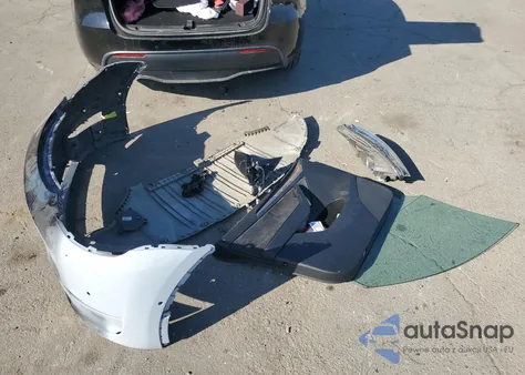 2022 Tesla Model Y z USA, uszkodzony, nr VIN 7SAYGAEE1NF514878